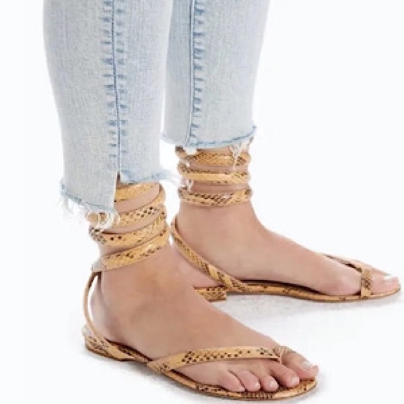 “NEW” MOTHER The Stunner Zip Ankle Fray Jean - Picture 3 of 11
